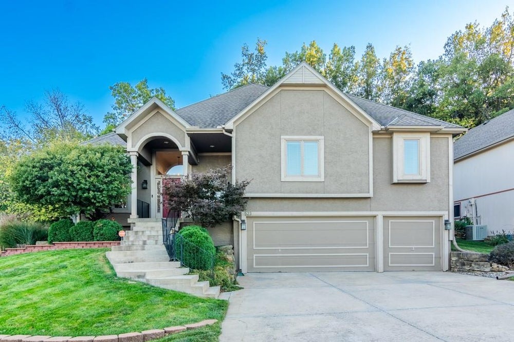 523 E 123rd Terrace, Kansas City, MO 64145 BHGRE