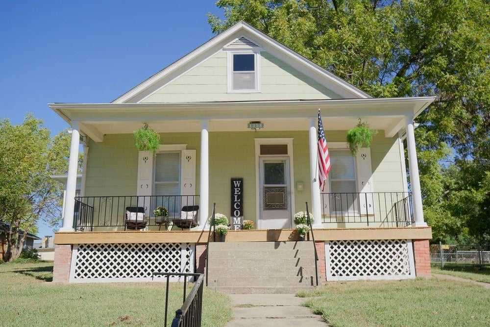 1328 Spruce Street, Leavenworth, KS 66048 BHGRE