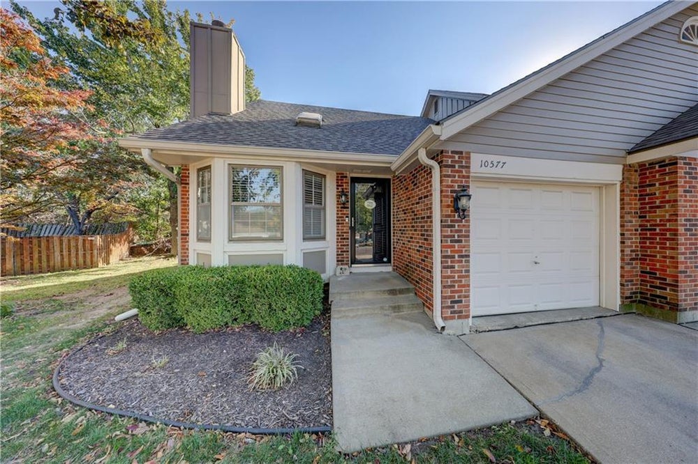 10577 Century Lane, Overland Park, KS 66215 BHGRE