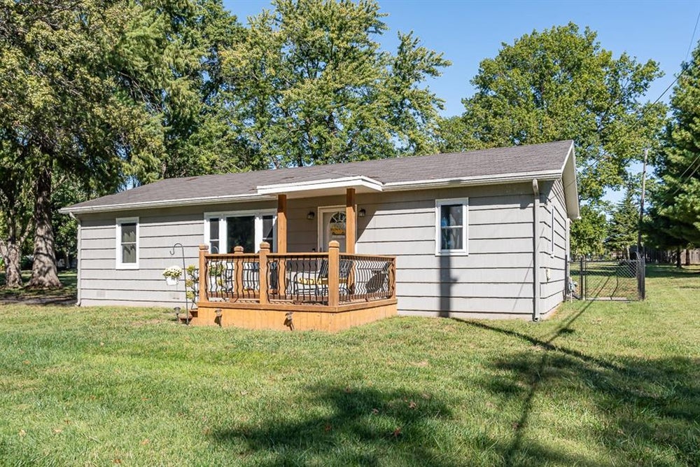 15404 Olive Street, Basehor, KS 66007 BHGRE