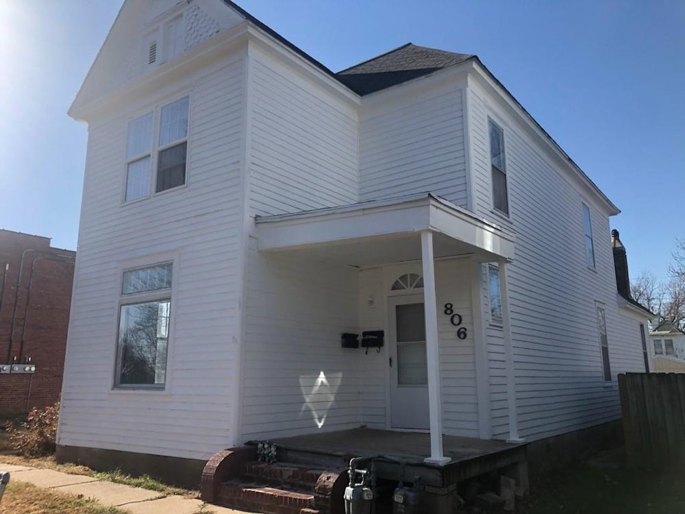 806 N 13th Street, St Joseph, MO 64501 BHGRE