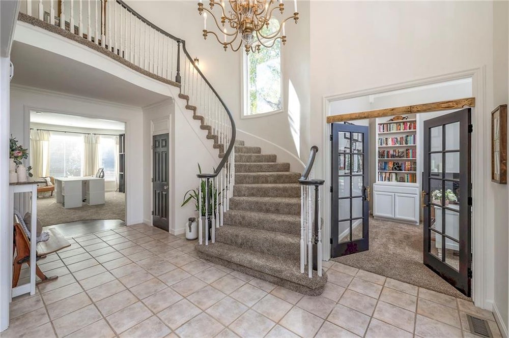 2813 W 127th Street, Leawood, KS 66209 BHGRE