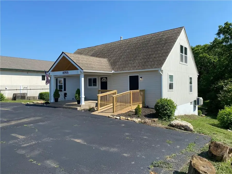 8705 E 63rd Trafficway, Kansas City, MO 64133 - #3