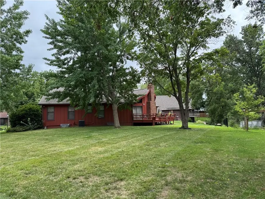 12325 Pinehurst Drive, Kansas City, KS 66109 - Image #2