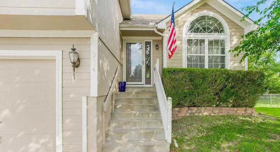 304 Givan Court, Belton, MO 64012 - Image #2