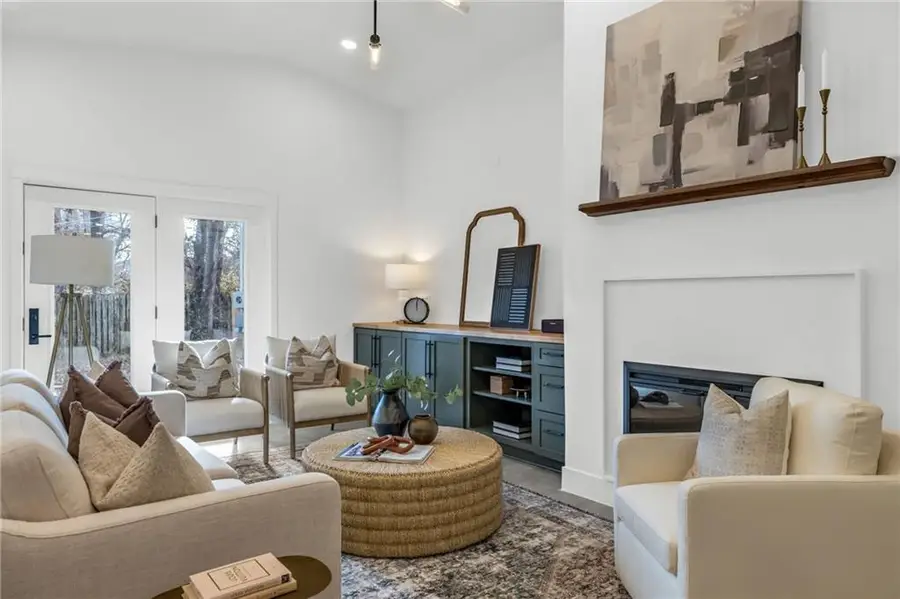 1217 E 61st Street, Kansas City, MO 64110 - #2