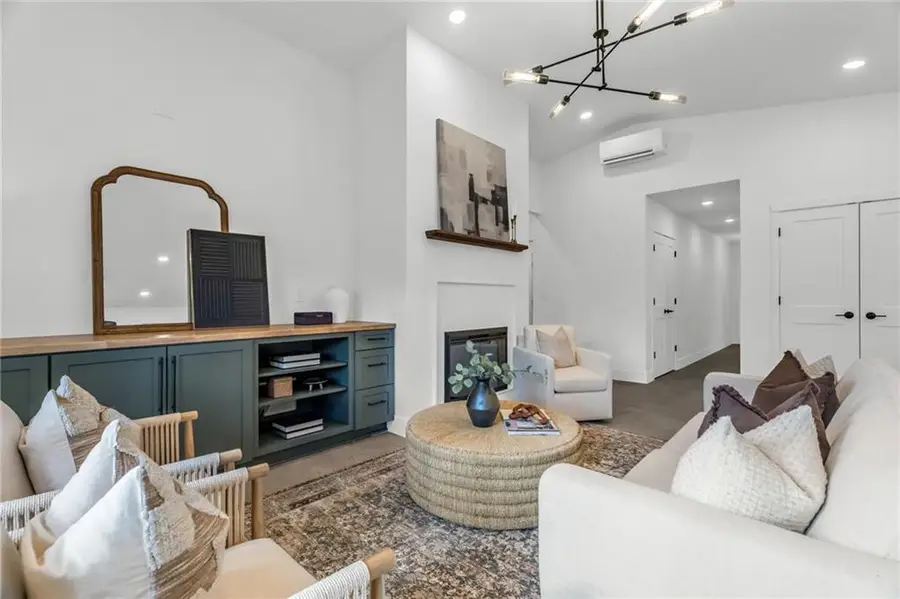 1217 E 61st Street, Kansas City, MO 64110 - #3