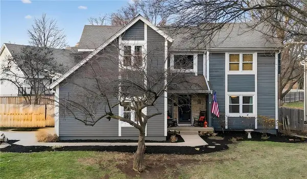 16024 W Beckett Lane, Olathe, KS 66062