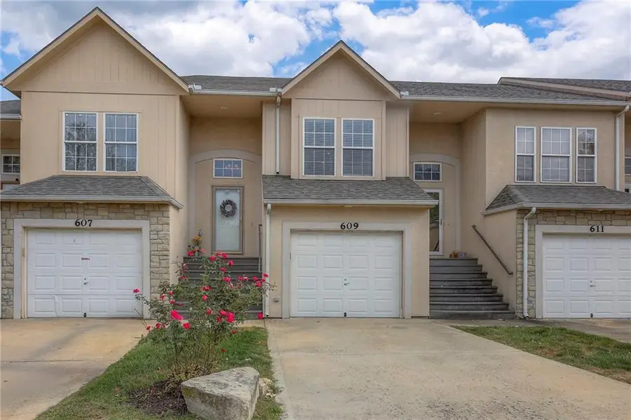 609 S Woodson Lane, Gardner, KS 66030 - Image #2