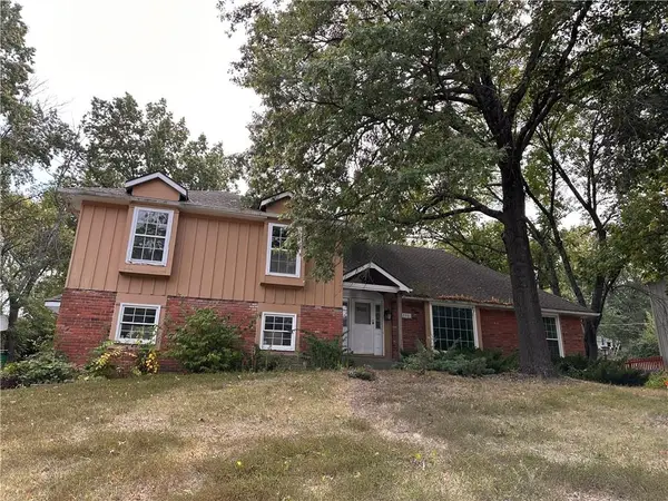2301 W 103rd Street, Leawood, KS 66206