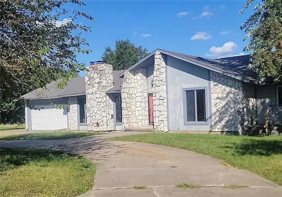 1 Canary Circle, Iola, KS 66749 - Image #2