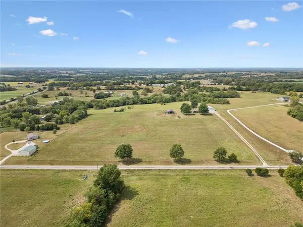 548 NW Uu Highway, Centerview, MO 64019