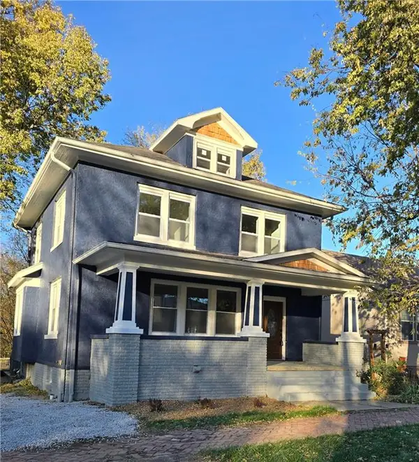 208 W Piankishaw Street, Paola, KS 66071