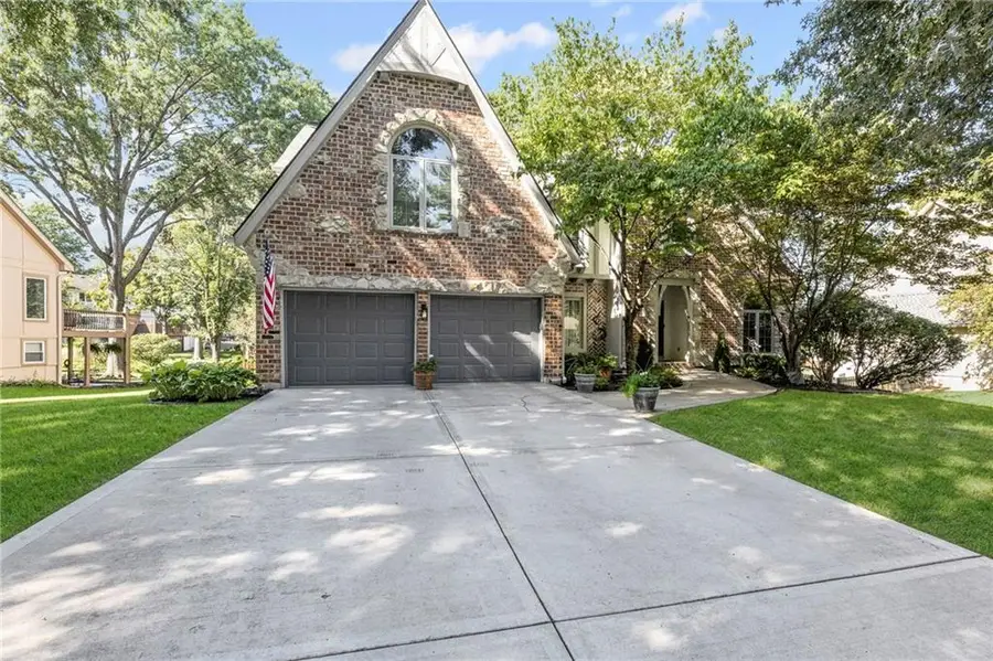 12606 Mohawk Lane, Leawood, KS 66209 - Image #2