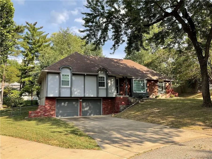 4 W Bridlespur Terrace, Kansas City, MO 64114 - Image #2