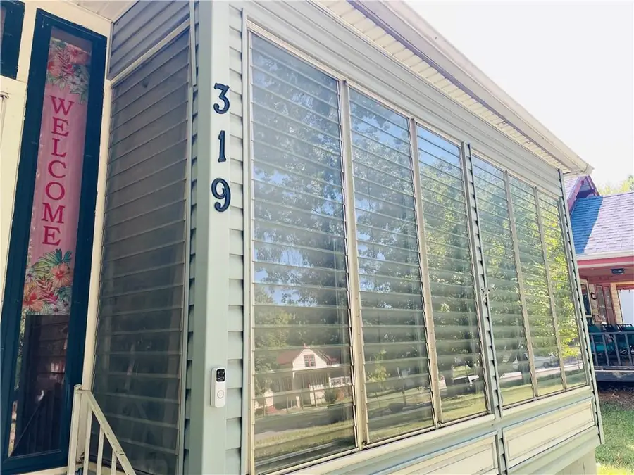 319 Arch Street, Leavenworth, KS 66048 - Image #3