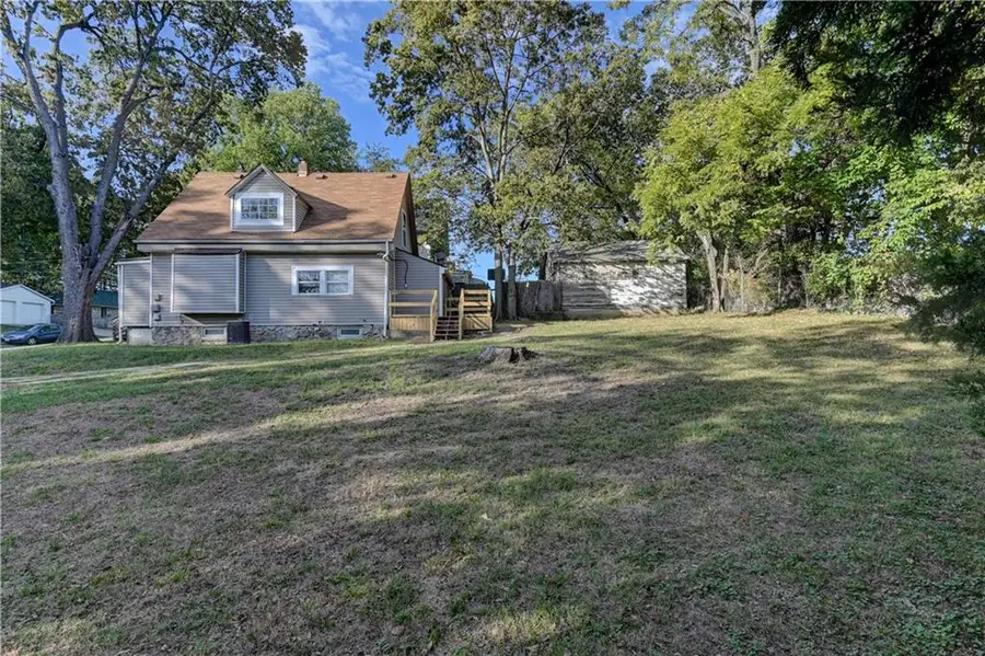 611 S Overton Avenue, Independence, MO 64053 - Image #2