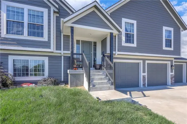 12301 S Burr Oak Circle, Peculiar, MO 64078