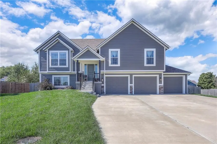 12301 S Burr Oak Circle, Peculiar, MO 64078 - Image #3
