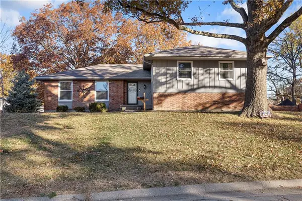 102 Brookside Drive, Paola, KS 66071