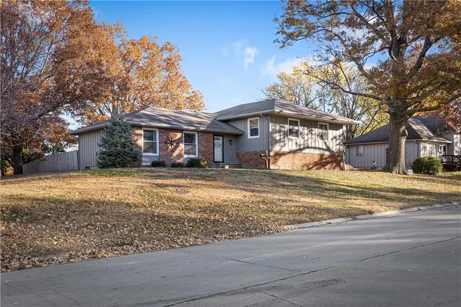 102 Brookside Drive, Paola, KS 66071 - Image #2