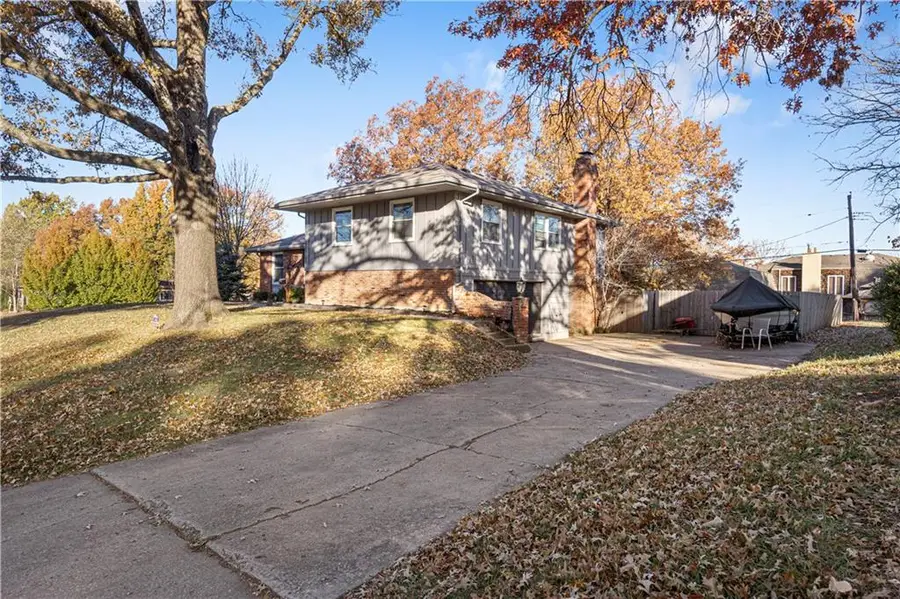 102 Brookside Drive, Paola, KS 66071 - Image #3