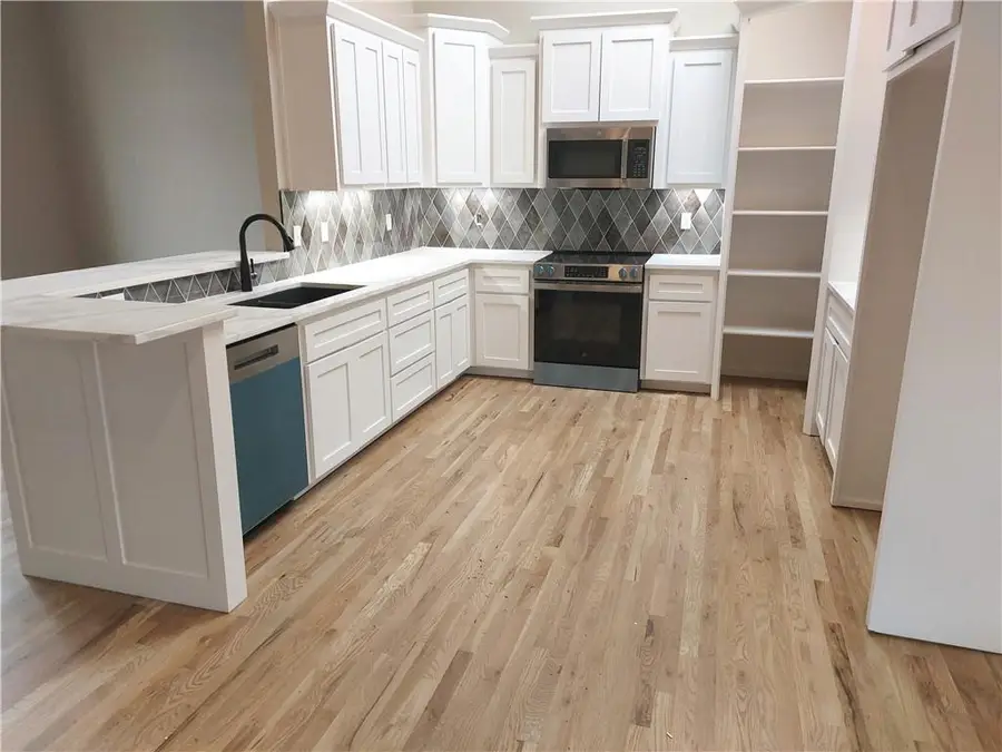 8580 NW 75th Terrace, Parkville, MO 64152 - Image #2