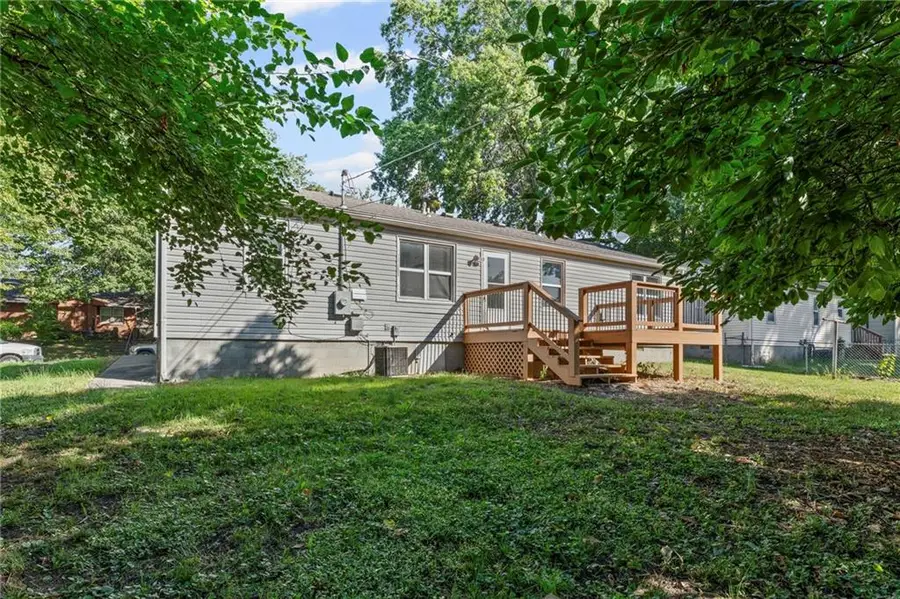 1335 Cheyenne Street, Leavenworth, KS 66048 - Image #2