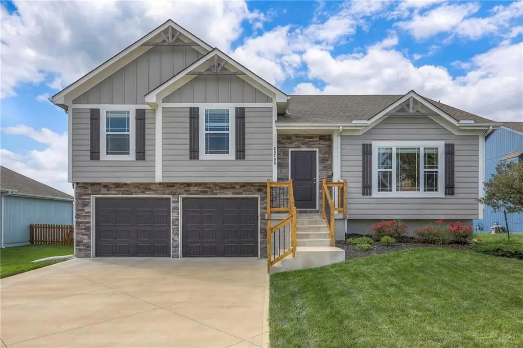 20700 Copper Creek Drive, Peculiar, MO 64078 - Image #1