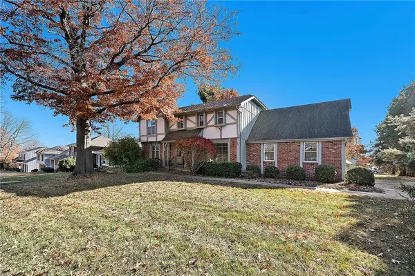 10517 W 102 Terrace, Overland Park, KS 66214