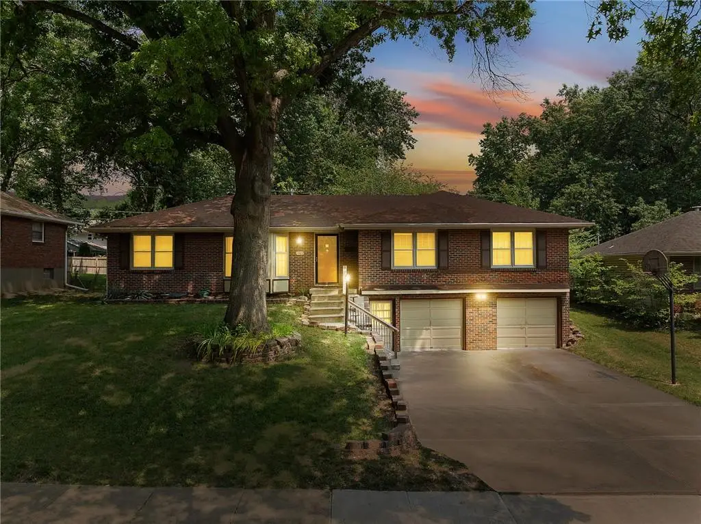 1702 NE 68th Terrace, Gladstone, MO 64118 - Image #1