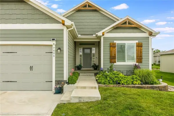 7495 NW Chambers Court, Parkville, MO 64152