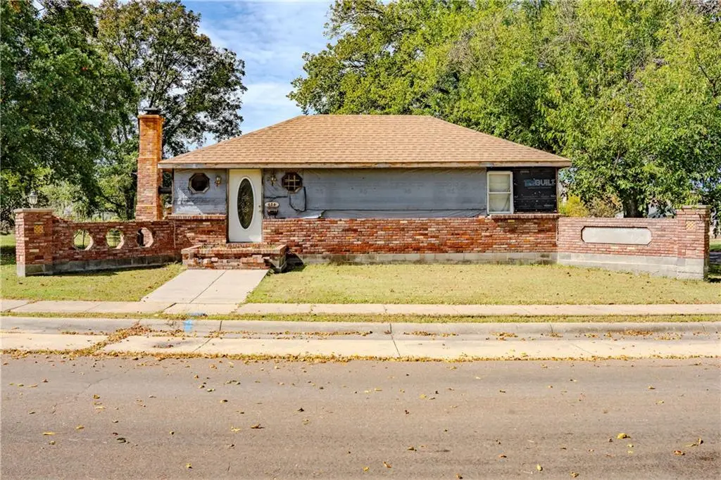 634 N Oak Street, Iola, KS 66749 - Image #1