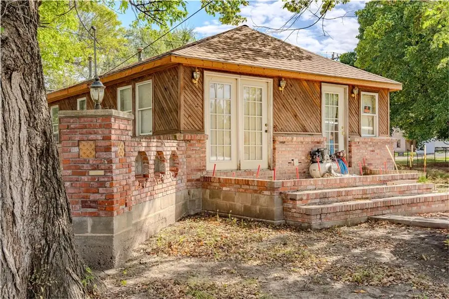 634 N Oak Street, Iola, KS 66749 - Image #3