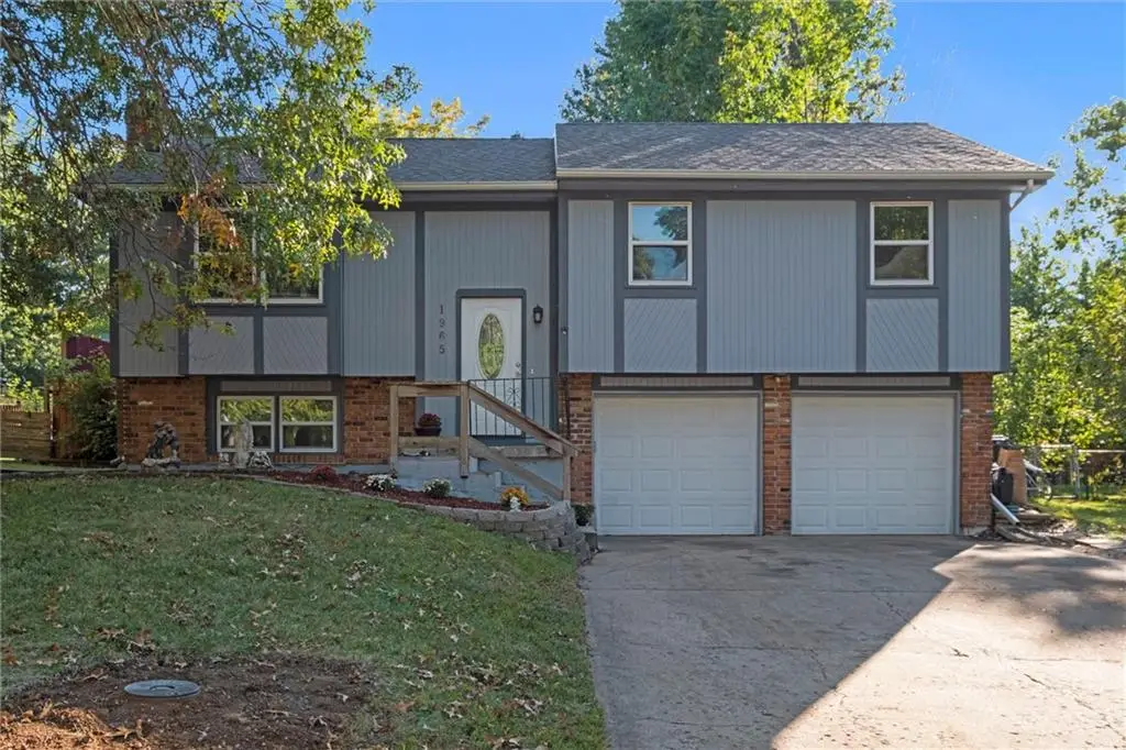 1965 E Sleepy Hollow Drive, Olathe, KS 66062 - Image #1