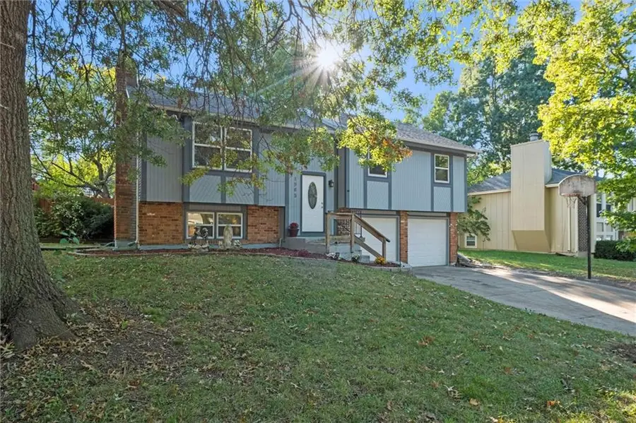 1965 E Sleepy Hollow Drive, Olathe, KS 66062 - Image #2