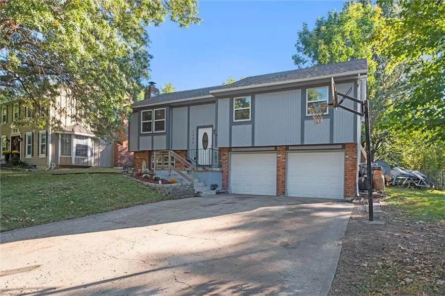 1965 E Sleepy Hollow Drive, Olathe, KS 66062 - Image #3