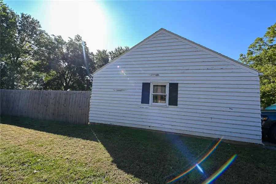 254 N Elm Street, Nevada, MO 64772 - Image #3