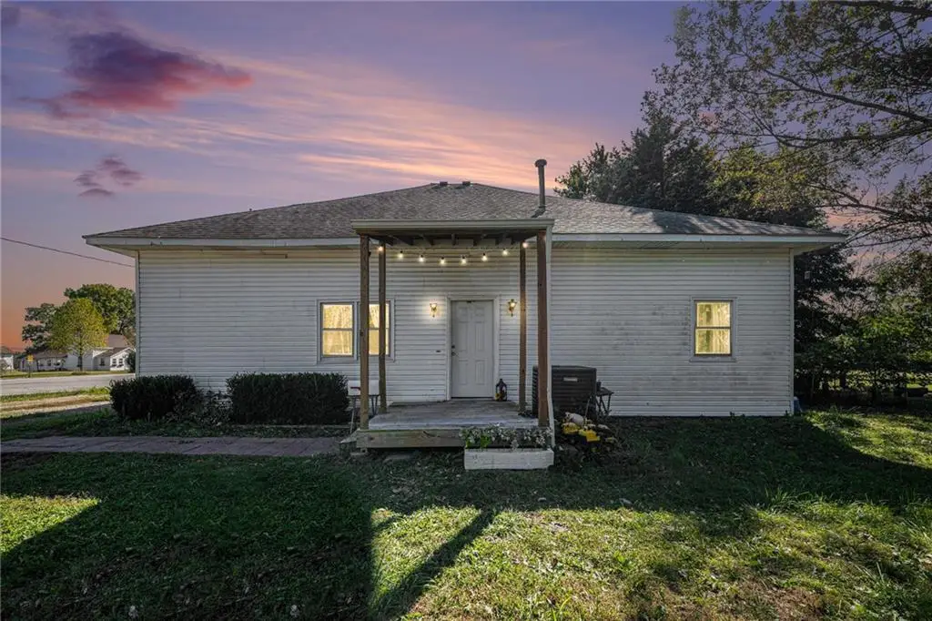 34656 Cedar Niles Road, Paola, KS 66071 - Image #1