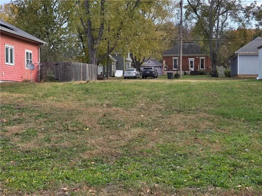 329 S Poplar Street, Ottawa, KS 66067 - Image #2