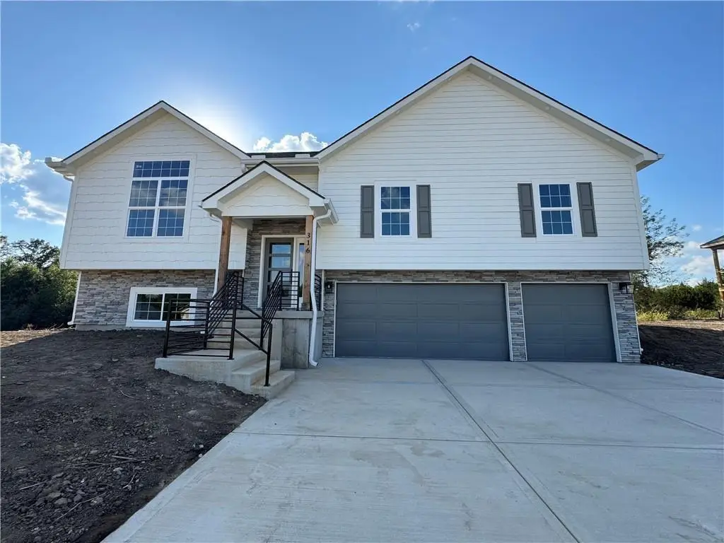 305 NE 51st Road, Warrensburg, MO 64093 - Image #1