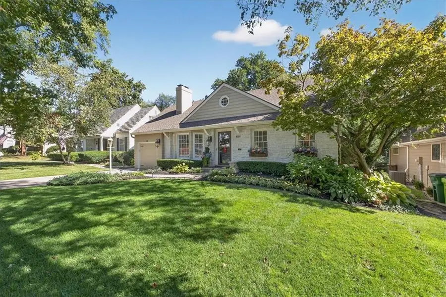 5441 Chadwick Road, Fairway, KS 66205 - Image #3