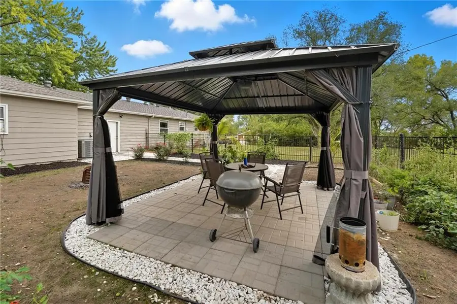 8890 Lexington Avenue, De Soto, KS 66018 - Image #2