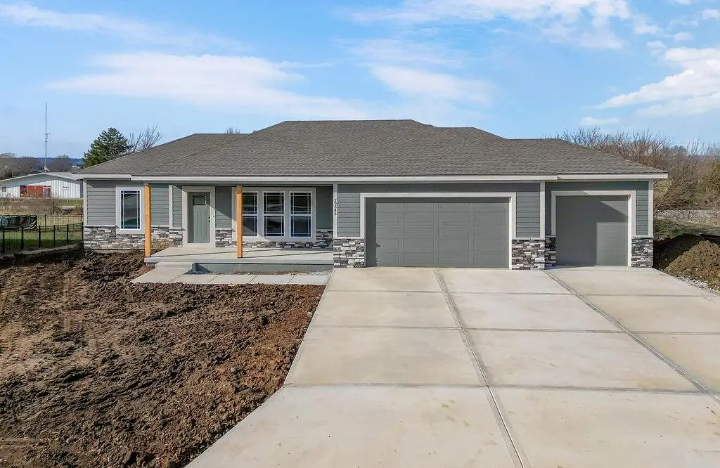 29346 Palmer Drive, Paola, KS 66071 - Image #1