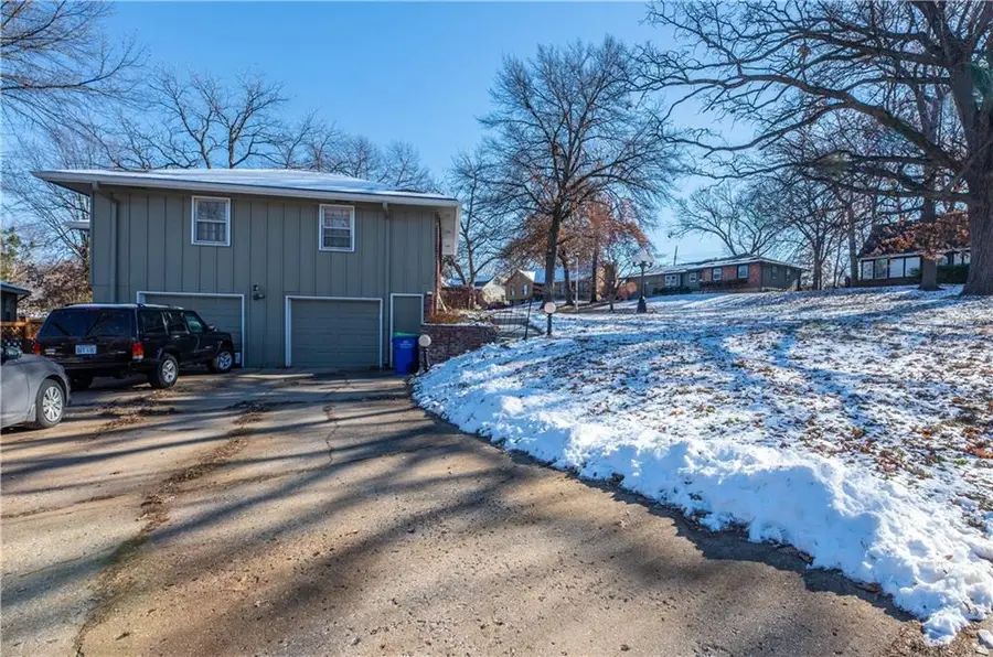 10024 W 70th Terrace, Merriam, KS 66203 - Image #2