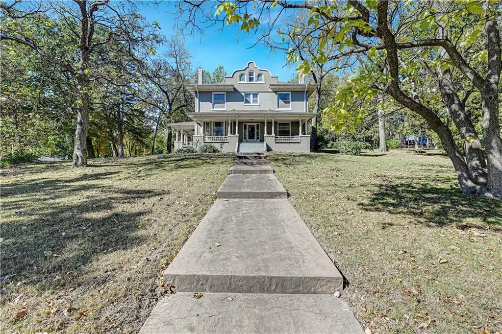 221 W Front Street, Bonner Springs, KS 66012 - Image #1