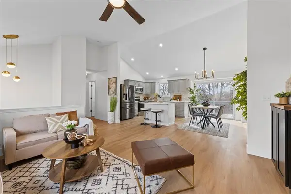 8540 N Robinhood Avenue, Kansas City, MO 64154