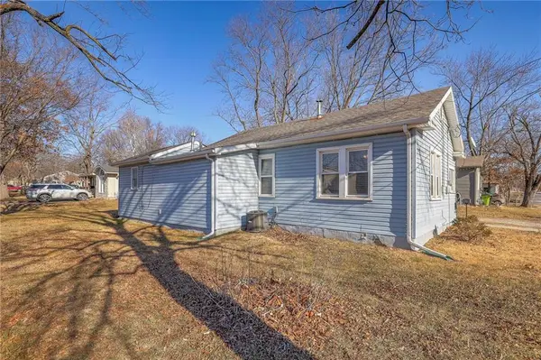 304 W South Street, Harrisonville, MO 64701