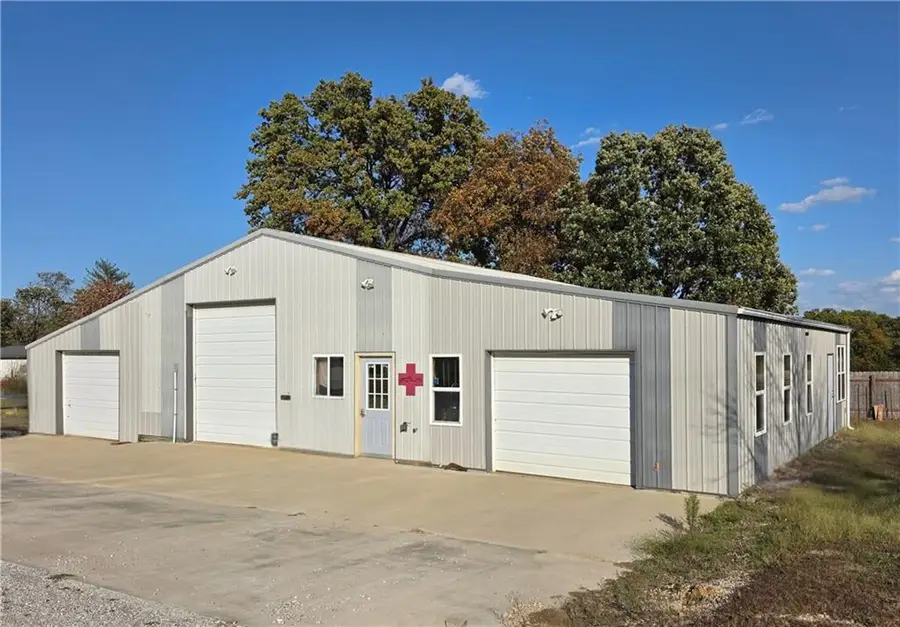 4215 E 320 Road, El Dorado Springs, MO 64744 - #3