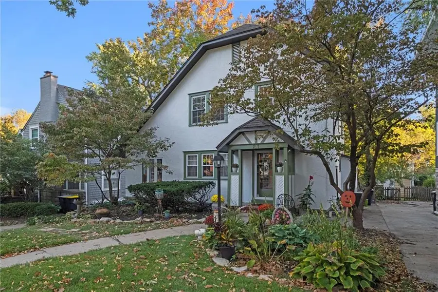 21 E 54th Terrace, Kansas City, MO 64112 - Image #2